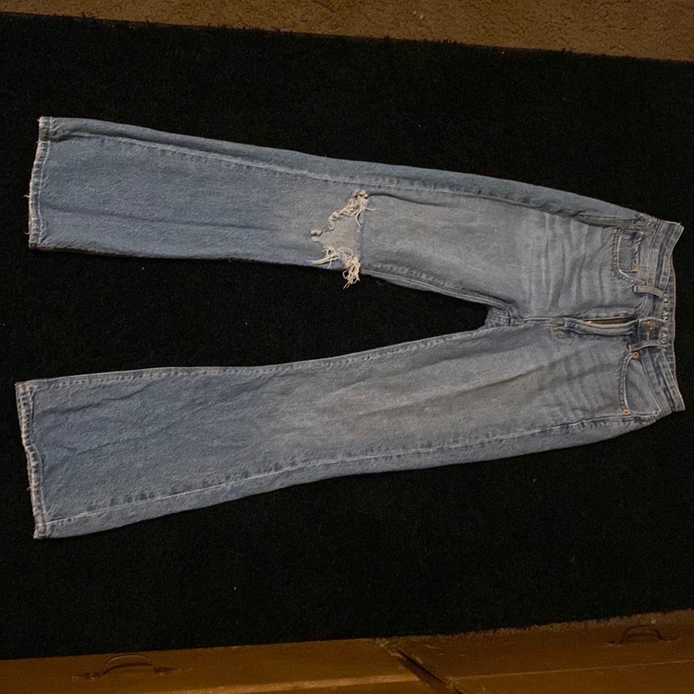 super cute high waisted 90s flare jeans from American eagle